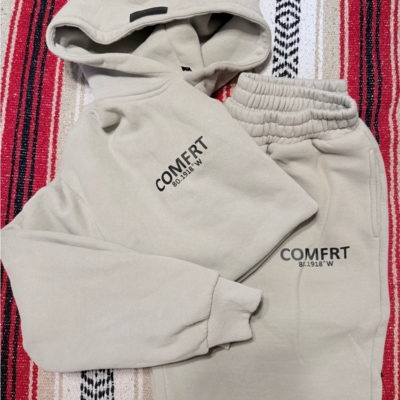 Comfrt Tops - NWOT/ Unisex Hoodie and Sweatpant Set